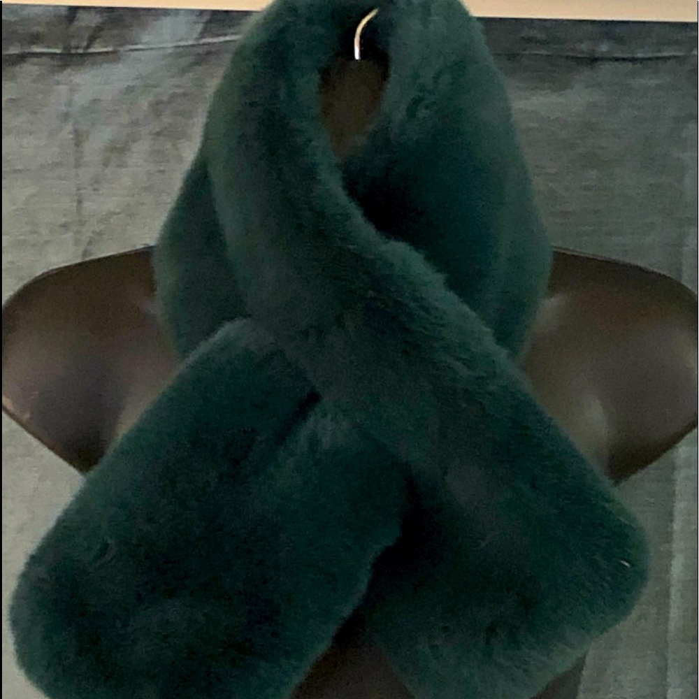 Calling all blondes! This is your color- Vintage neck warmer- downy soft fauxfur